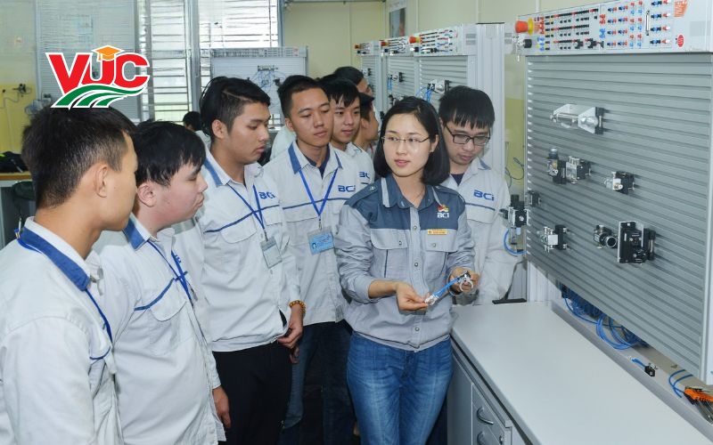 Công nghệ và tiến bộ trong điện công nghiệp