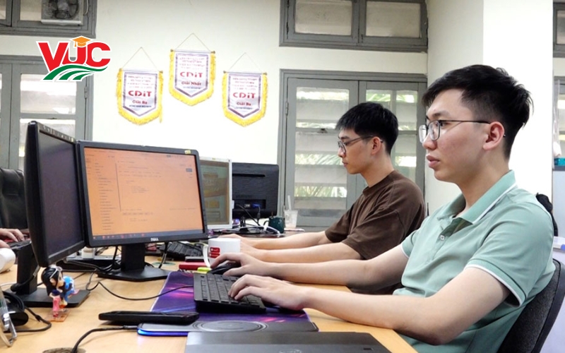 Thồn tin tuyển sinh Trung cấp Công nghệ Thông tin
