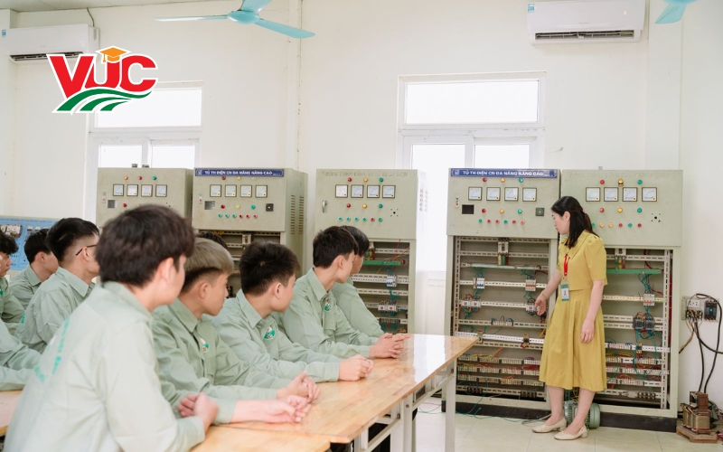 Thông tin xét tuyển ngành Điện công nghiệp và dân dụng hệ 9+ từ xa