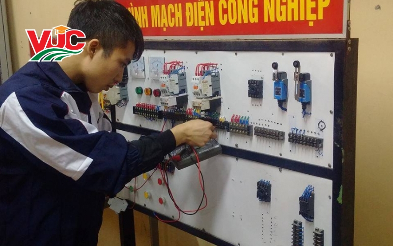 Học Điện công nghiệp và dân dụng hệ 9+ từ xa - Chương trình đào tạo chất lượng cao