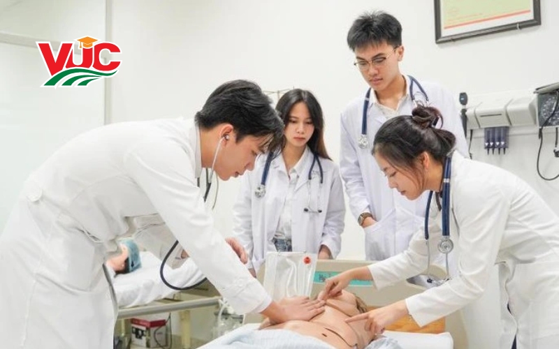 Trung cấp Y sĩ đa khoa vừa học vừa làm sẽ mang lại cho bạn những cơ hội phát triển nào?