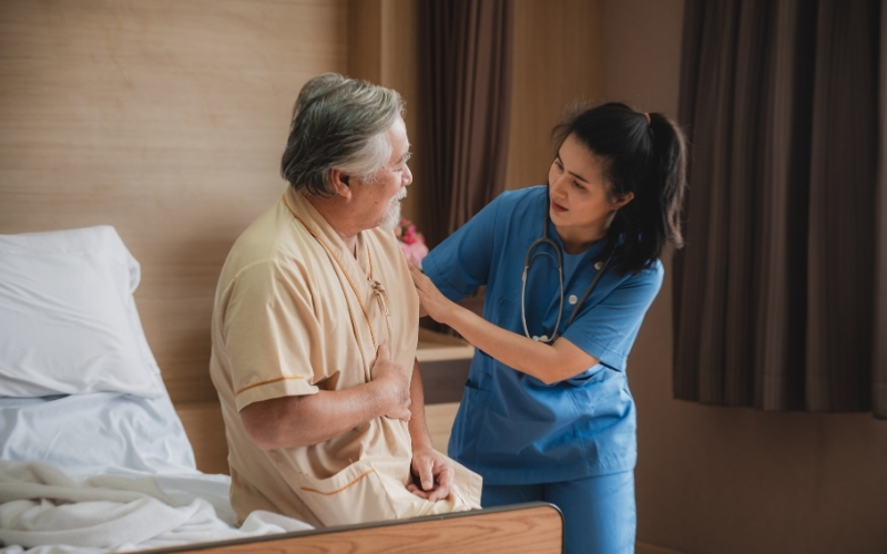 Chương trình học Liên thông Cao đẳng Điều dưỡng thiết kế sát với thực tế, linh hoạt cho người đi làm