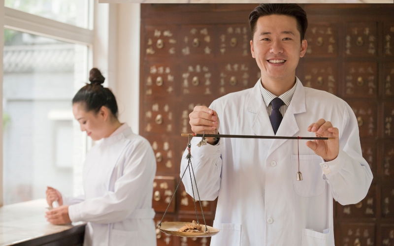 Học Cao đẳng Y học cổ truyền có ổn không? Nhìn từ thị trường thực tế