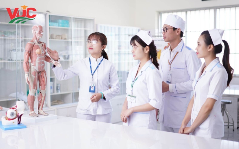 Học xong Cao đẳng Điều dưỡng có thể làm gì?