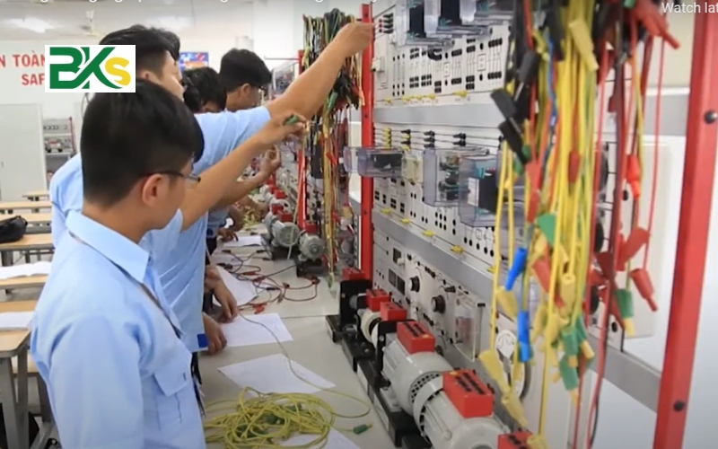 Bạn có phù hợp với Trung cấp Điện tử công nghiệp
