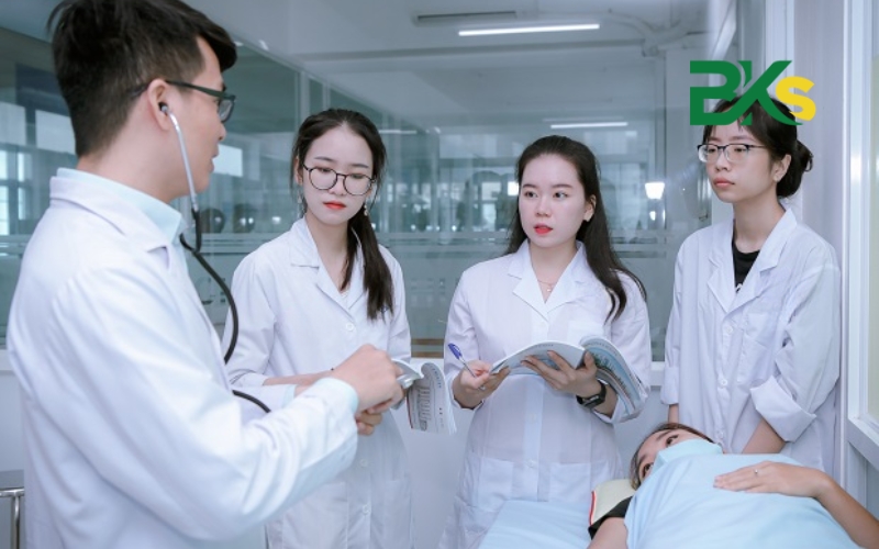 Cơ hội việc làm và mức thu nhập Trung cấp Điều dưỡng