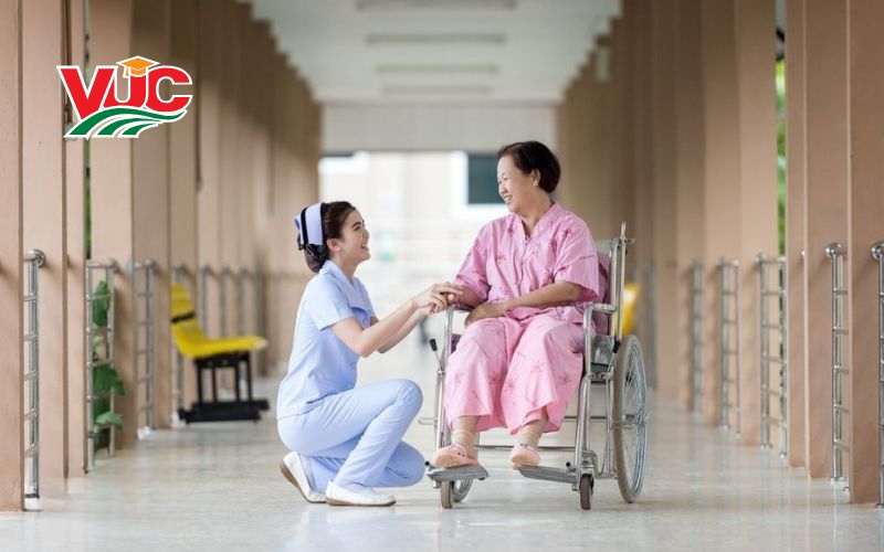 Học phí trung cấp Điều dưỡng vừa học vừa làm
