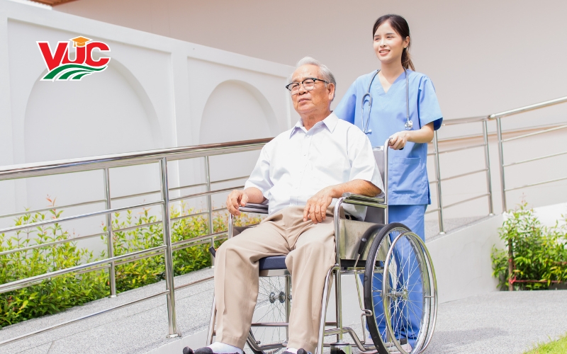 Học Cao đẳng Điều dưỡng có dễ xin việc không?