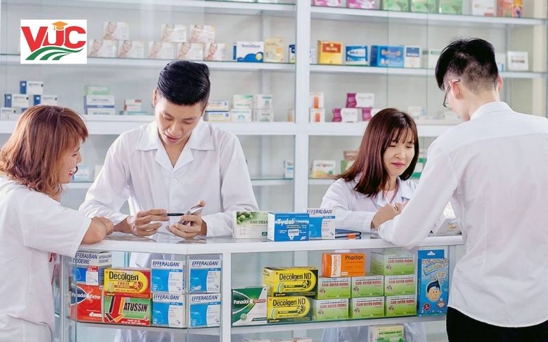 Học xong Trung cấp Dược Online ra làm gì?