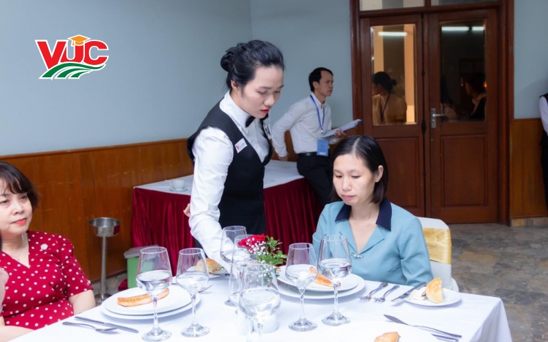 Những lưu ý khi học Trung cấp Quản trị Khách sạn