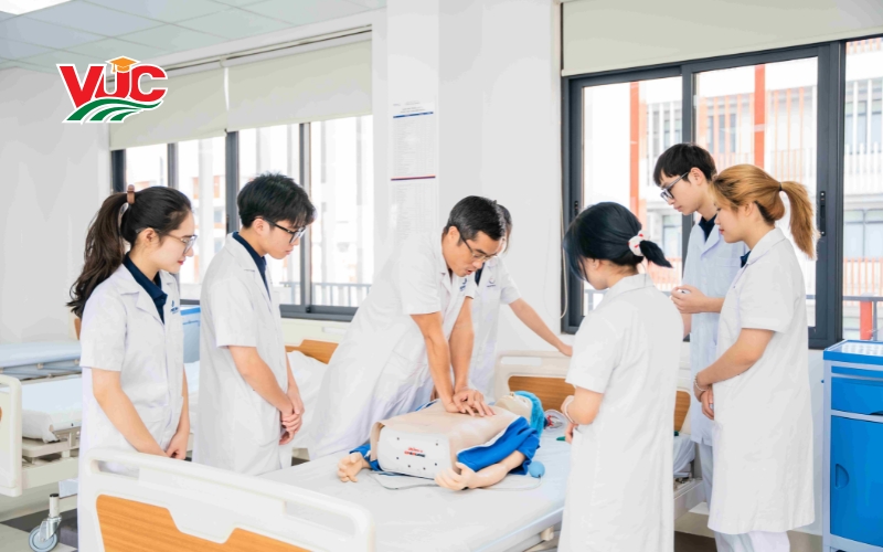 Tại sao nên học Trung cấp Điều dưỡng vừa học vừa làm