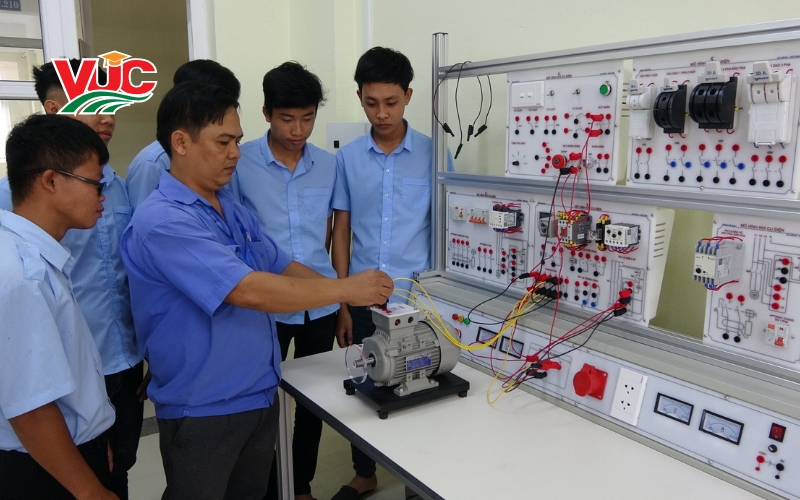 Thông tin tuyển sinh Trung cấp Điện công nghiệp vừa học vừa làm