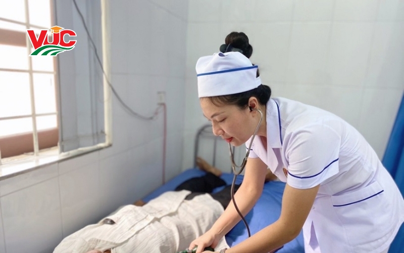 Trung cấp Điều dưỡng vừa học vừa làm