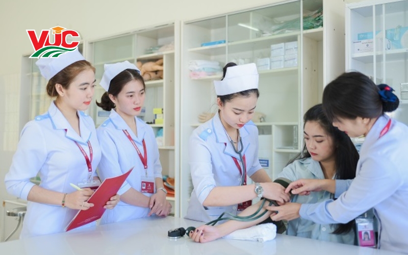 Tuyển sinh Cao đẳng Y sĩ đa khoa