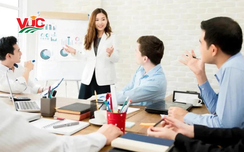 Ai phù hợp học Trung cấp Quản trị kinh doanh cấp tốc