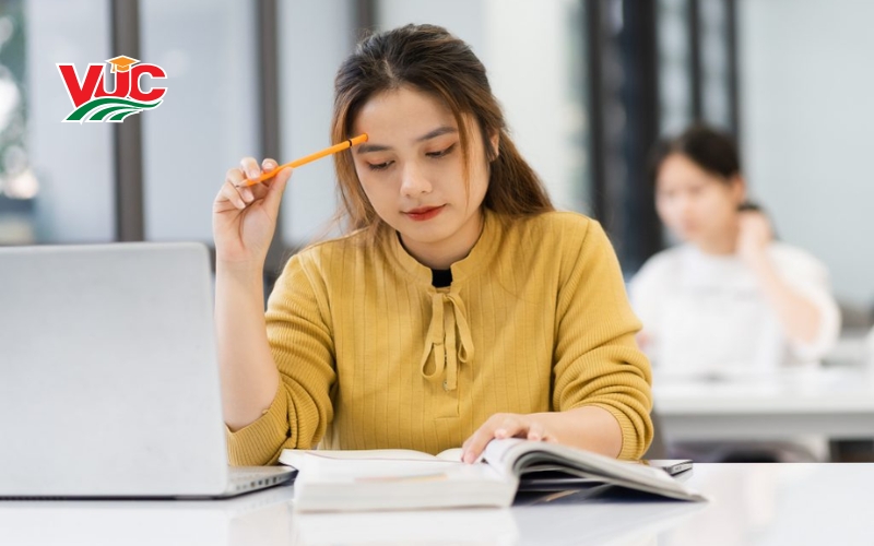 Chương trình học Trung cấp Tiếng Anh online