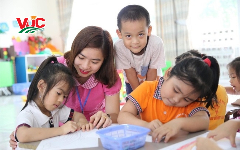 Học Cao đẳng ngành Sư phạm mầm non có mở nhà trẻ kinh doanh được không?