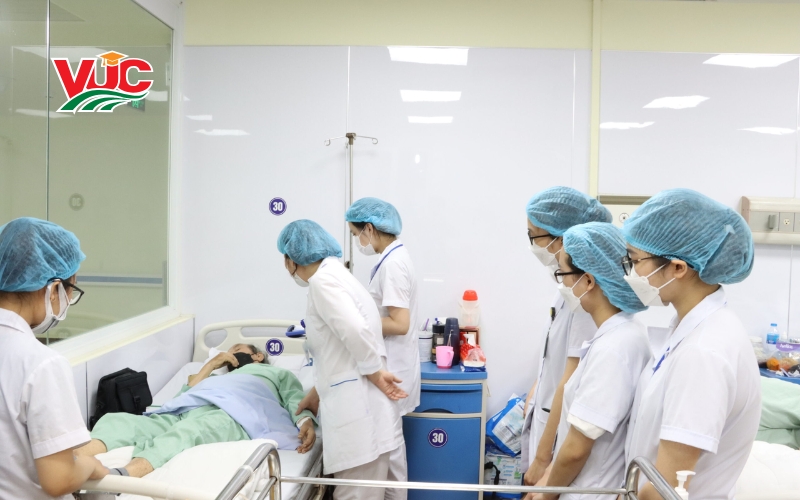 Học Cao đẳng Y sĩ đa khoa ở đâu uy tín tại TpHCM