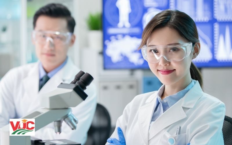 Vì sao nên chọn học Trung cấp Dược cấp tốc?