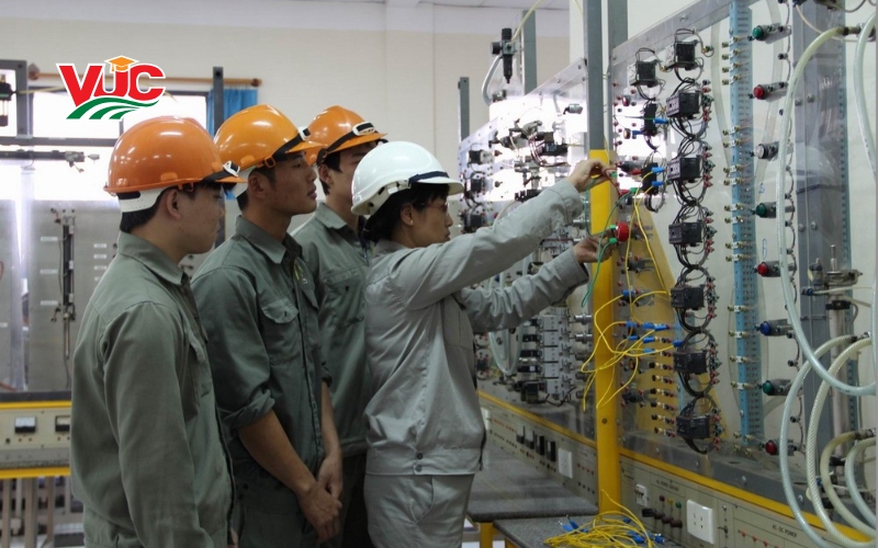 Chương trình học Trung cấp Điện công nghiệp - dân dụng cấp tốc