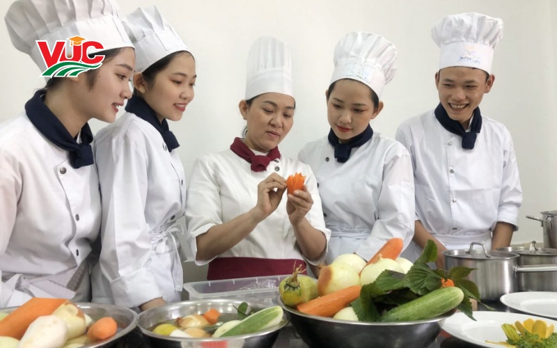 Chương trình khung Trung cấp Kỹ thuật chế biến món ăn 