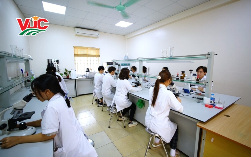 Học Trung cấp Y học cổ truyền tại VUC