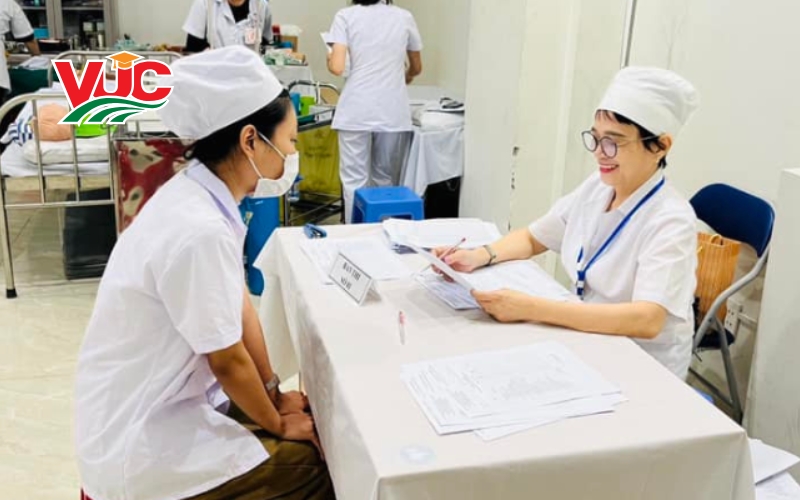 Cơ hội việc làm sinh viên Trung cấp Y học cổ truyền cấp tốc