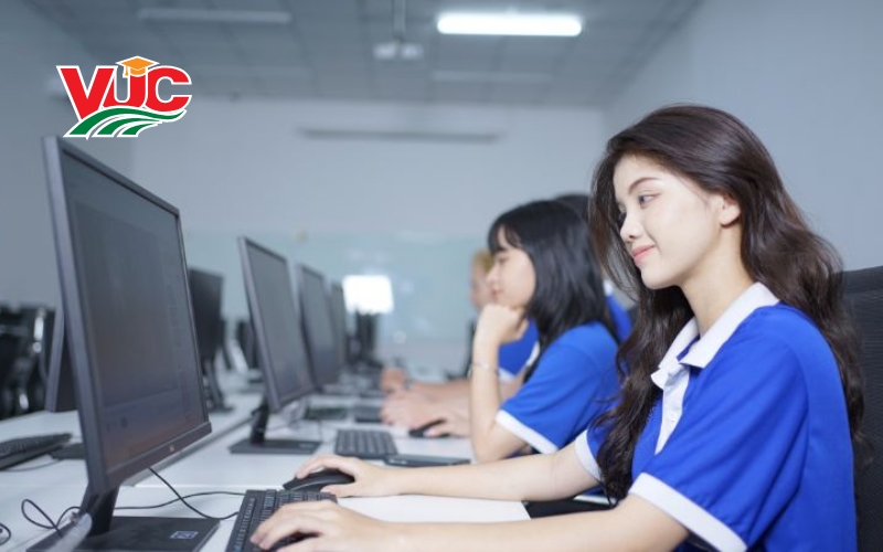 Học Trung cấp Công nghệ Thông tin cấp tốc ở đâu TpHCM?