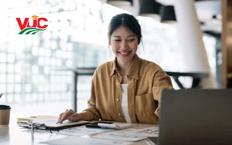 Tại sao nên học Trung cấp Kế toán doanh nghiệp từ xa tại Trung cấp Bách Khoa Việt Úc?