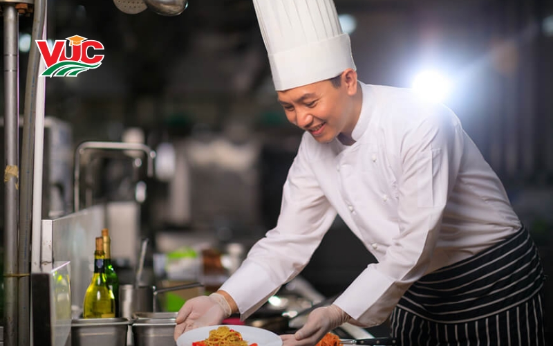 Nên học Trung cấp Kỹ thuật chế biến món ăn ở đâu uy tín?