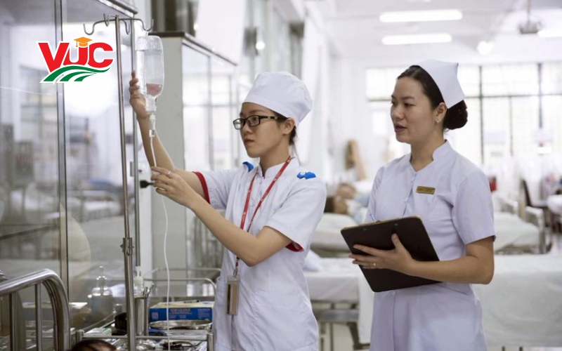 Thời gian học Trung cấp Điều dưỡng cấp tốc?