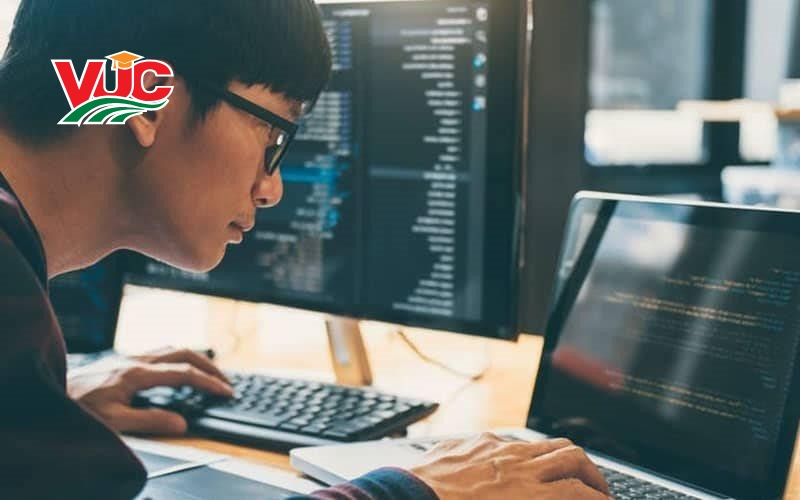 Tìm hiểu về Trung cấp Công nghệ Thông Tin cấp tốc