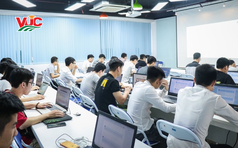 Đào tạo Trung cấp Công nghệ Thông tin từ xa tại VUC 