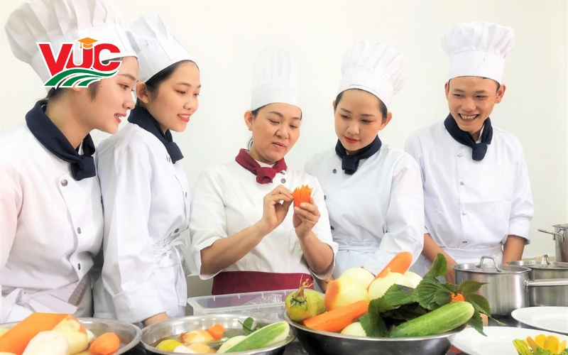 Chương trình khung Trung cấp Kỹ thuật chế biến món ăn chính quy