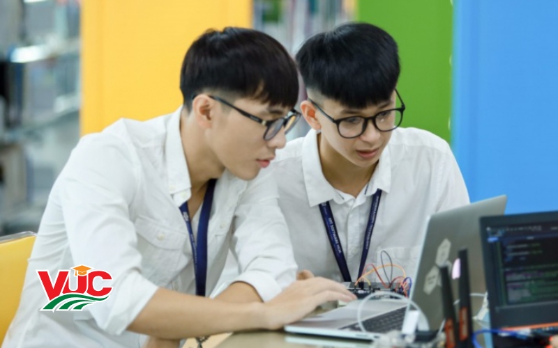 Chương trình khung Trung cấp Công nghệ Thông tin chính quy tại VUC