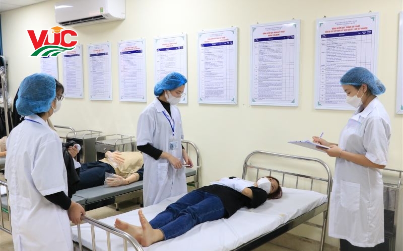 Thời gian học Trung cấp Điều dưỡng.