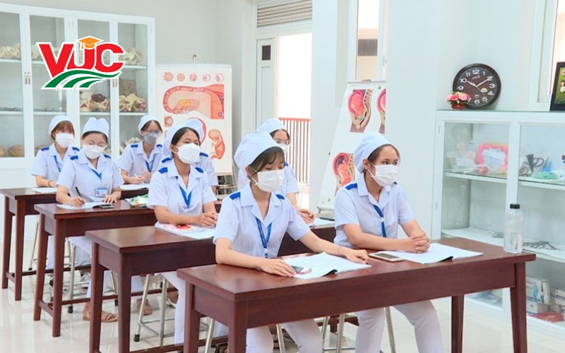 Thông tin tuyển sinh trung cấp Điều dưỡng cấp tốc tại VUC