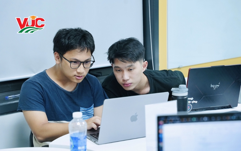 Thông tin đăng ký học Trung cấp Công nghệ Thông tin online