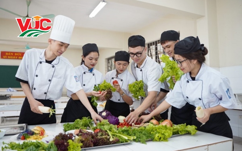 Thông tin tuyển sinh Trung cấp Kỹ thuật Chế biến món ăn chính quy