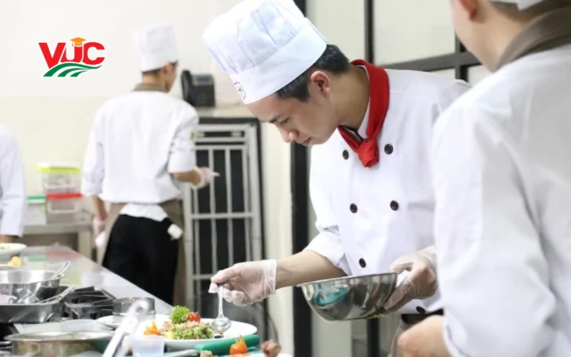 Thông tin tuyển sinh Trung cấp kỹ thuật chế biến món ăn vừa học vừa làm