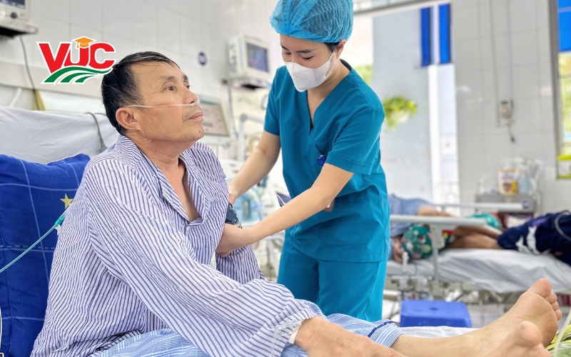 Học Trung cấp Điều dưỡng vừa học vừa làm ở đâu uy tín?