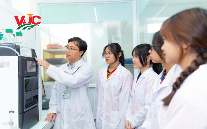 Học phí Trung cấp Dược tại VUC minh bạch