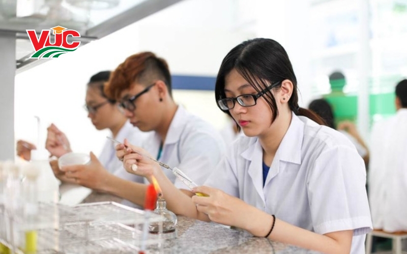 Khóa học Trung cấp Dược online tại trường VUC có gì đặc biệt