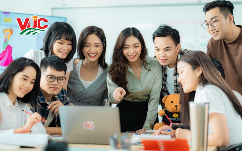 Lớp đào tạo Trung cấp Quản trị doanh nghiệp Vừa và nhỏ tại VUC có gì?