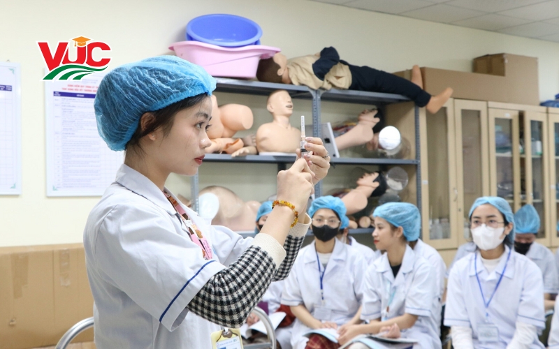 Thông tin tuyển sinh Trung cấp Y sĩ đa khoa tại VUC
