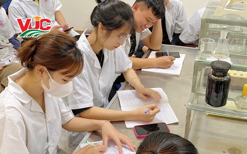 Chương trình khung Trung cấp Dược vừa học vừa làm