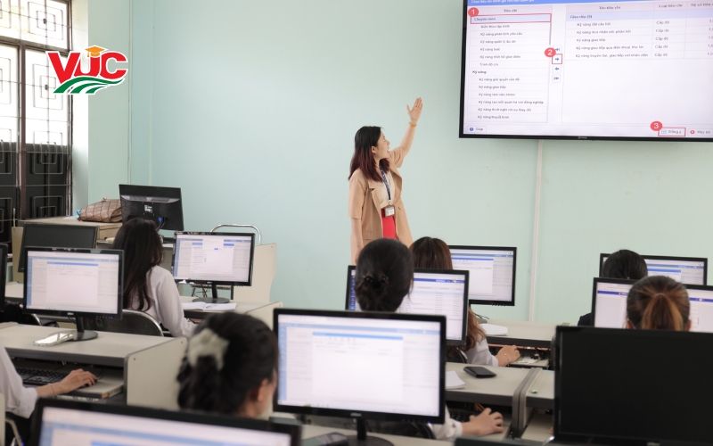 Thông tin tuyển sinh học từ xa Trung cấp Quản trị doanh nghiệp vừa và nhỏ VUC