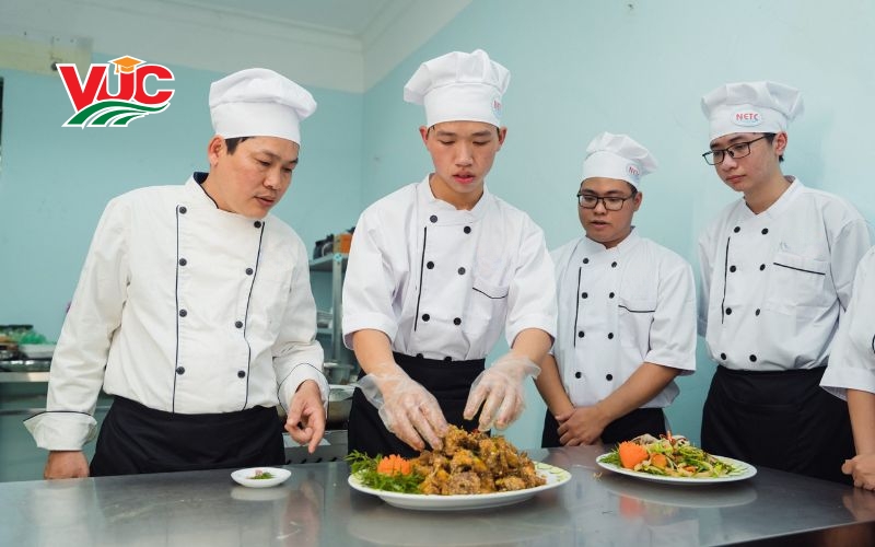 Chương trình khung Trung cấp Kỹ thuật chế biến món ăn