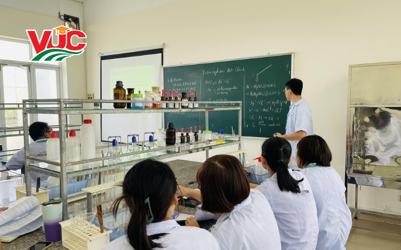 Điểm nổi bậc khi học Trung cấp Dược tại VUC