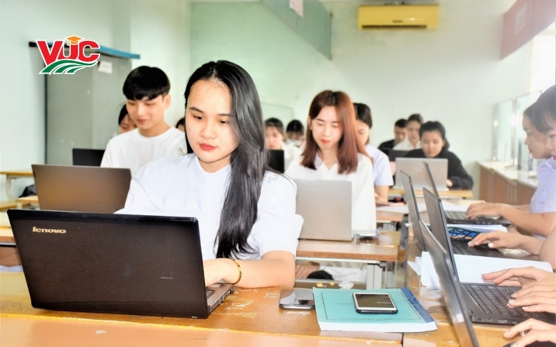 Học từ xa văn bằng 2 Trung cấp Kế toán doanh nghiệp tại VUC